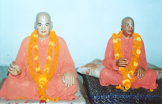 The live size marble deities of Srila Prabhupada and Srila Gour Govinda Swami Maharaja.