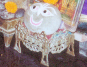 The Giriraj Sila worshipped at Sacinandan Prabhu’s residence.