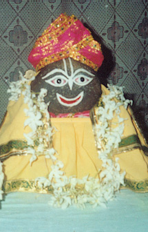 The Giriraj Sila worshipped at Sacinandan Prabhu’s residence.