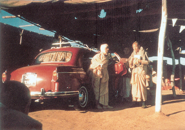 Srila Prabhupada arrives in Bhubanesvara.
