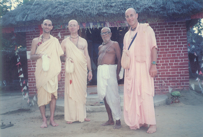 Srila Haridas Sen Babaji Maharaja posing together with H.H. Indradyumna Swami Maharaja, H.H. Sivarama Swami Maharaja and H.H.Bhakti Vidyapurna Swami Maharaja of ISKCON.